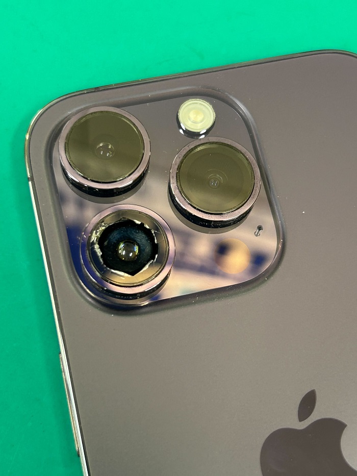 豊川市でiPhone14Proのカメラレンズ修理】レンズ割れは放置厳禁！当日